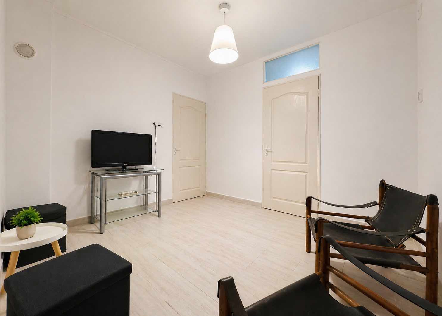 2_DE ÎNCHIRIAT – Casă situată în Episcopia Oradea 