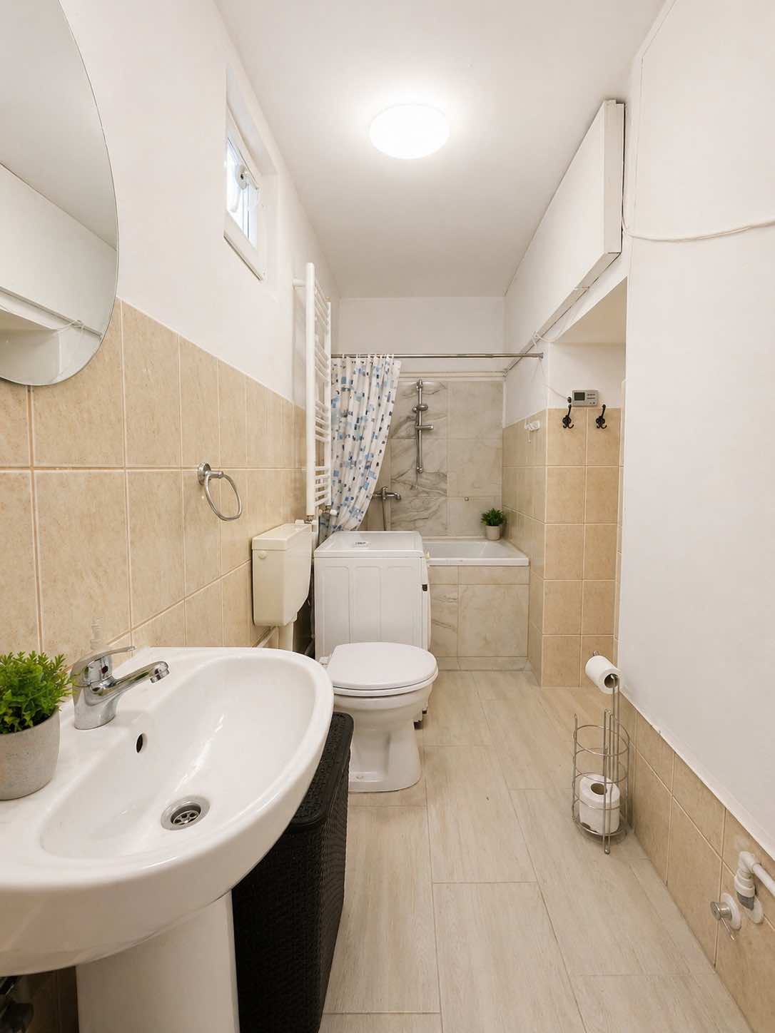 3_DE ÎNCHIRIAT – Casă situată în Episcopia Oradea 