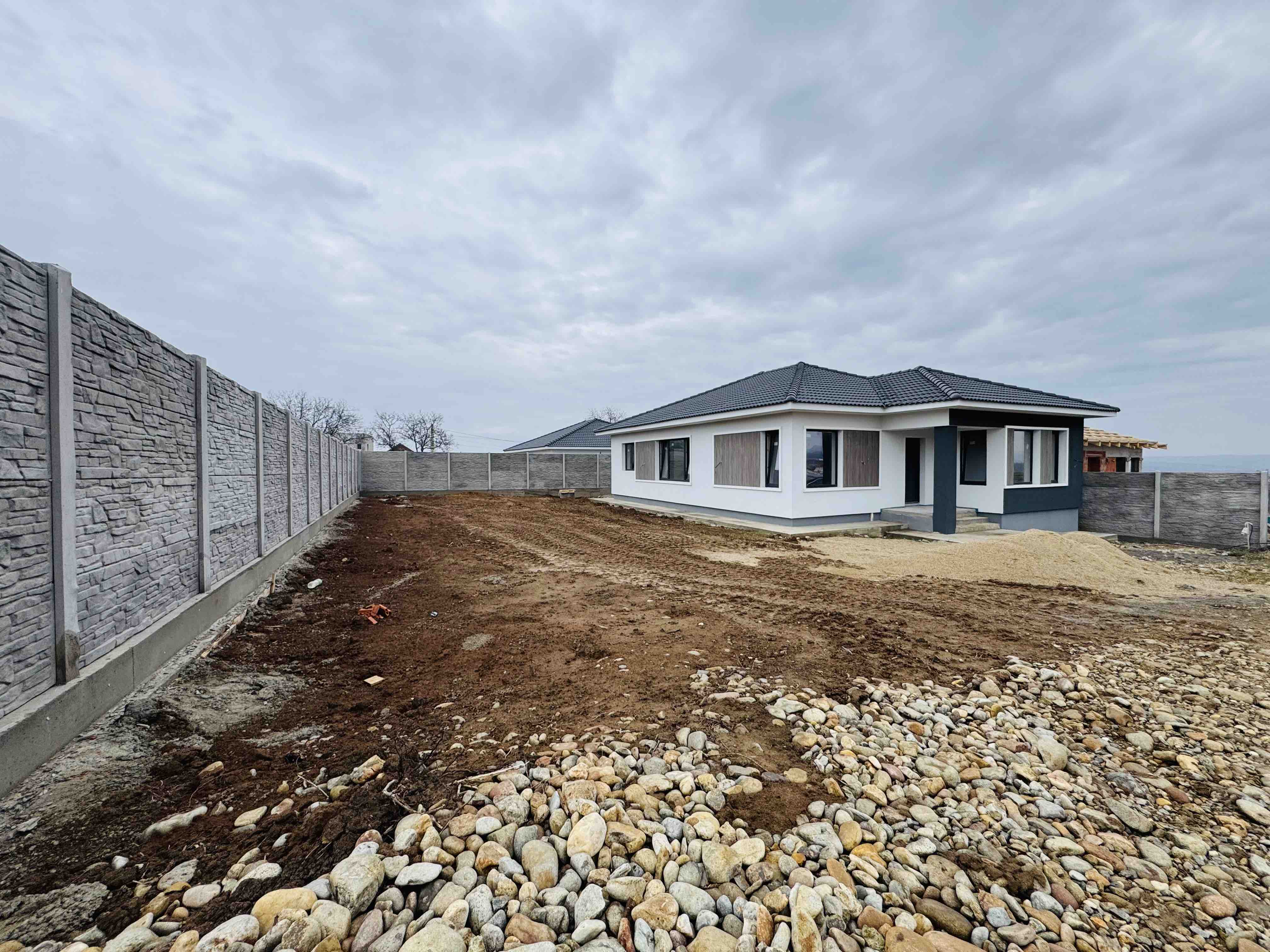 7_DE VÂNZARE – Casă pe un singur nivel -Paleu - 143 900 €