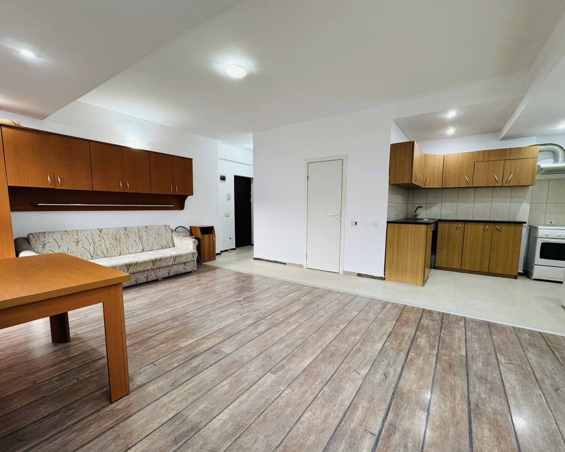 2_DE ÎNCHIRIAT - Apartament în zona Rogerius - 260 €