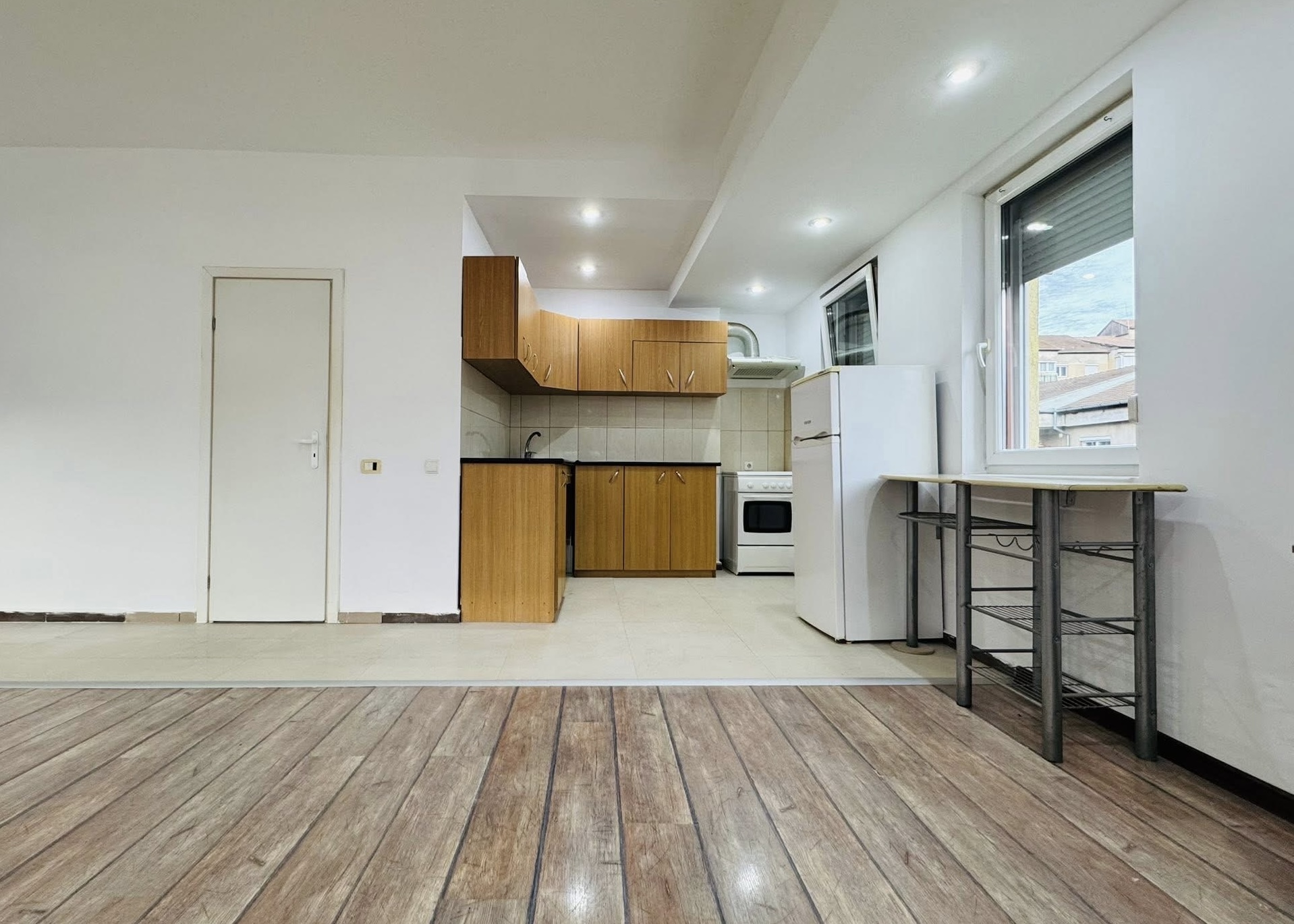 4_DE ÎNCHIRIAT - Apartament în zona Rogerius - 260 €