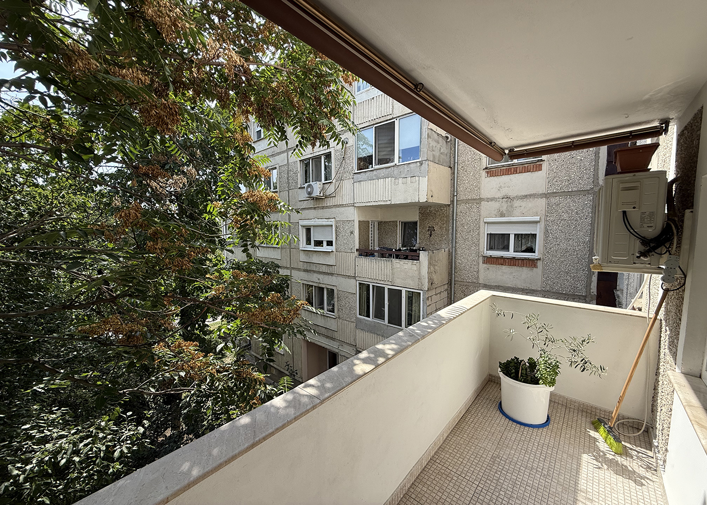 3_DE INCHIRIAT - Apartament cu 3 camere -  475 € / luna