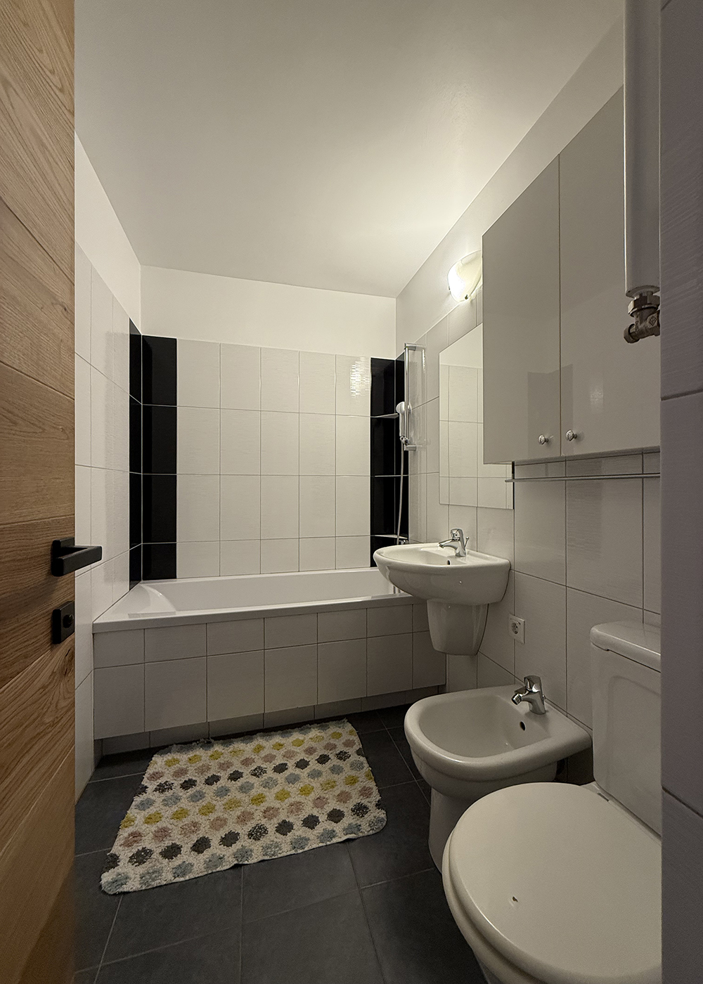 5_DE INCHIRIAT - Apartament cu 3 camere -  475 € / luna
