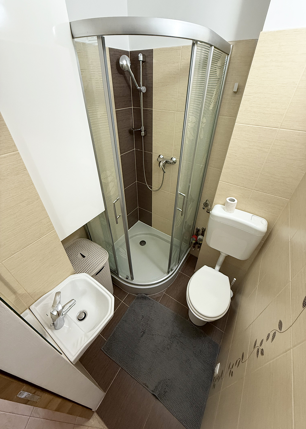 6_DE INCHIRIAT - Apartament cu 3 camere -  475 € / luna