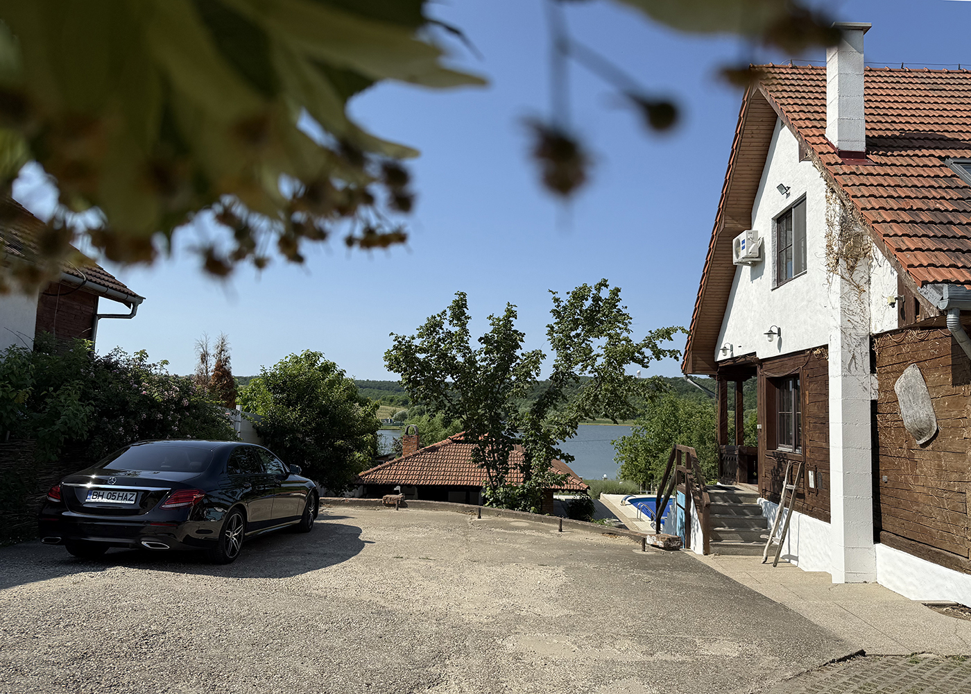 3_Casa / Restaurant / Pensiune / Piscina - Pe malul lacului din Paleu - 495.000 €