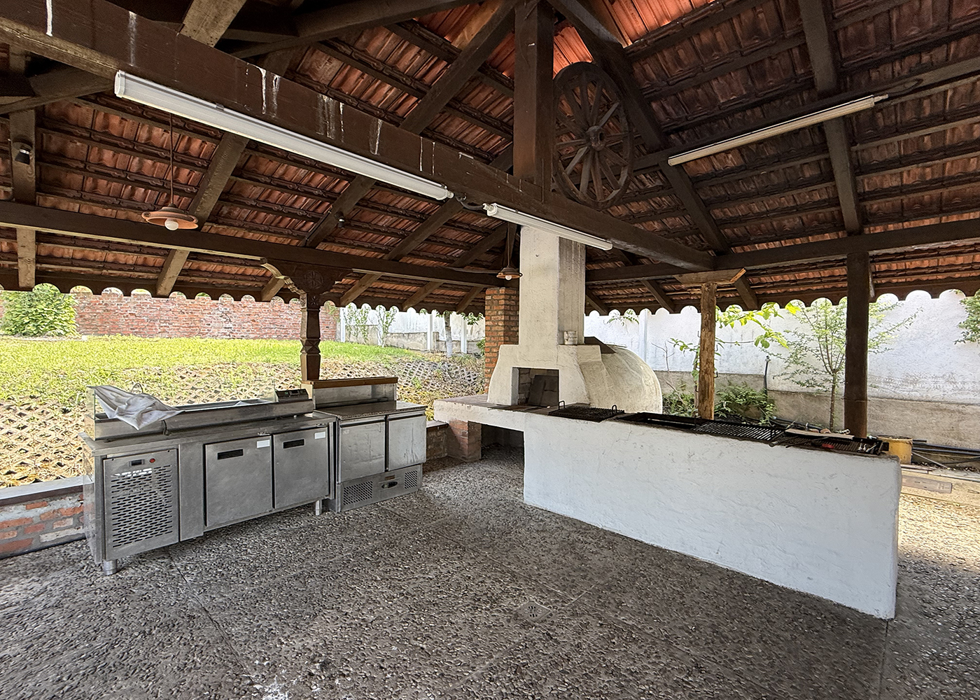 12_Casa / Restaurant / Pensiune / Piscina - Pe malul lacului din Paleu - 495.000 €