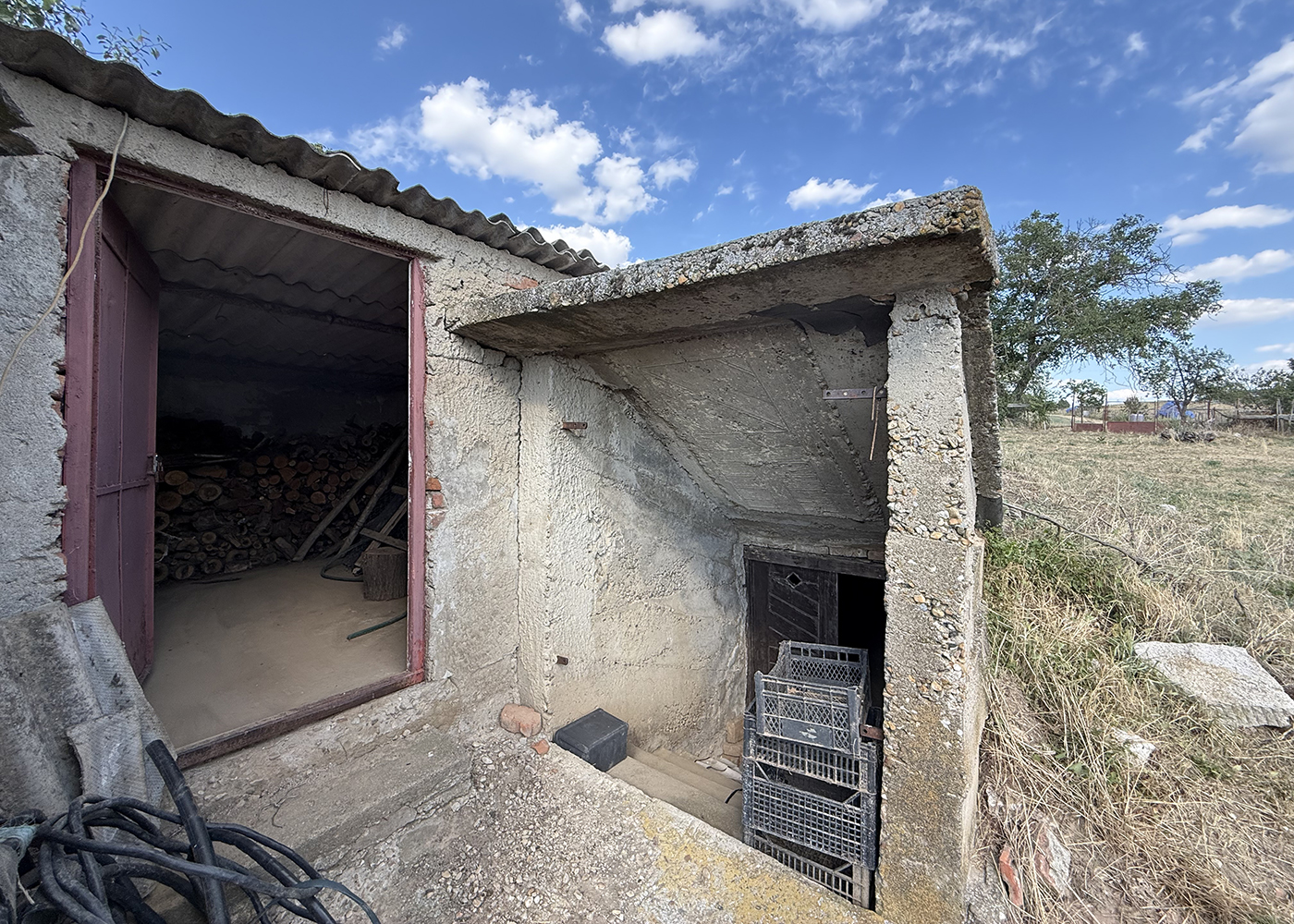 13_Casa cu teren 8000 mp. - Cetariu - 127.900 €