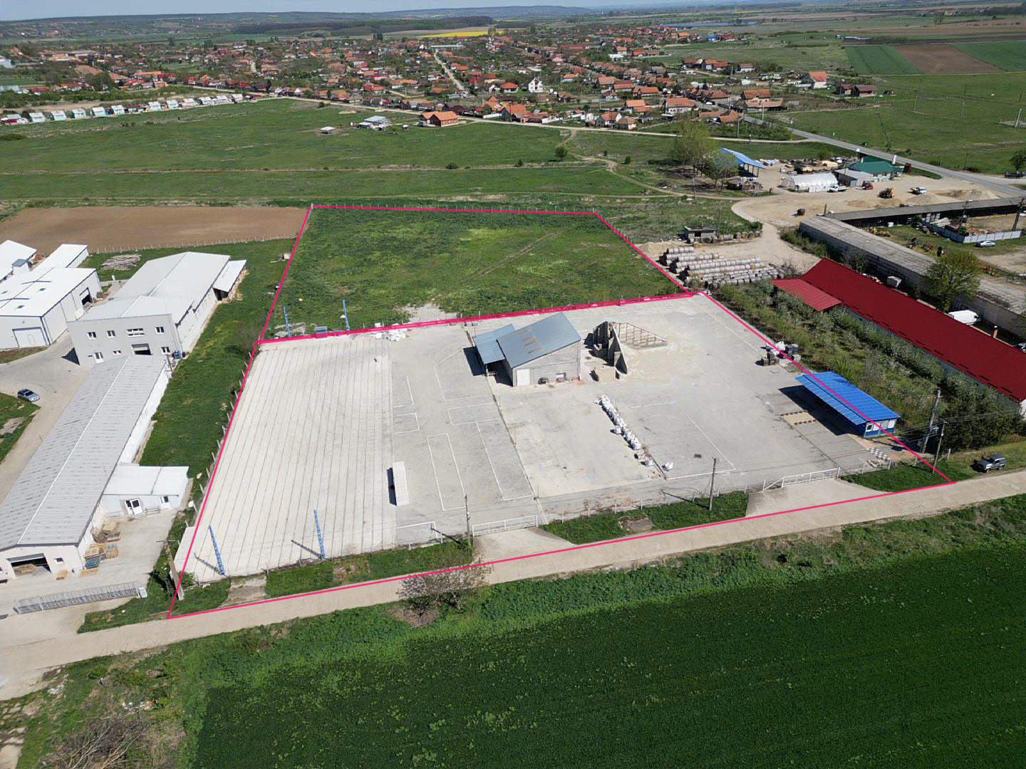 2_Spatiu comercial / Industrial / Teren betonat  - 590.000 €