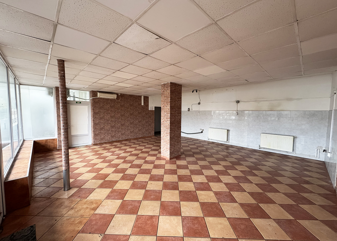 2_DE INCHIRIAT - Spatiu Comercial - vis-a-vis cu gara - 900 €