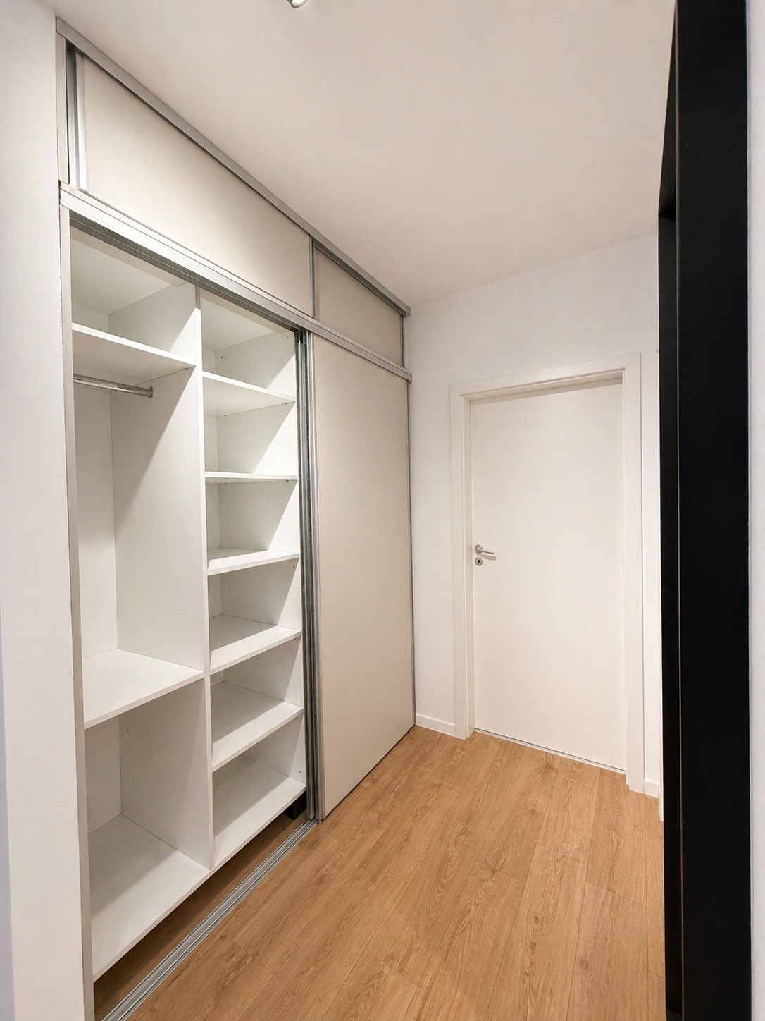 6_DE INCHIRIAT -  Ap 2 camere + loc de parcare - ARED - 450 €